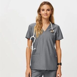Figs casma three pocket scrub top graphite grey size XXS